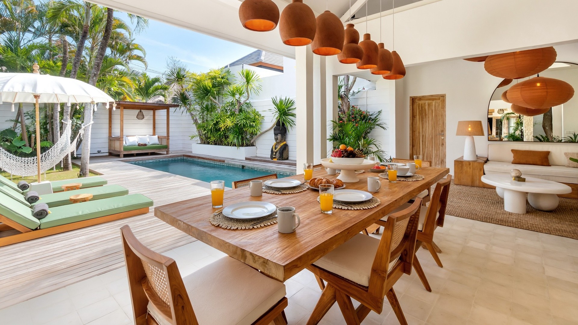 Muhteşem Havuz Alanına Sahip Rahat 4BR Villa, Bali Villa 2210