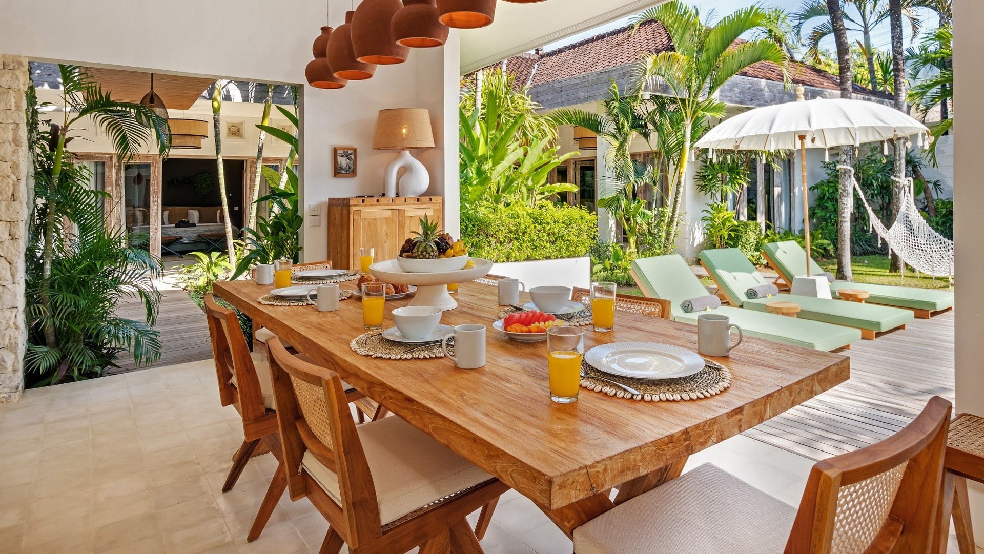 Muhteşem Havuz Alanına Sahip Rahat 4BR Villa, Bali Villa 2210