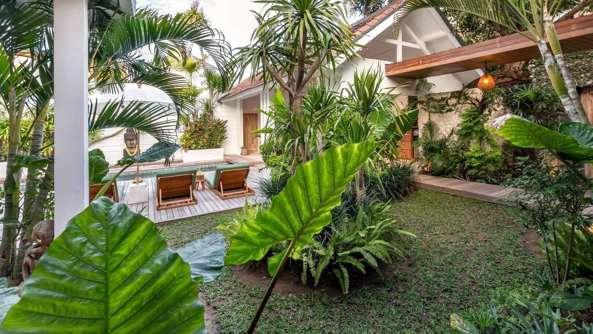 Muhteşem Havuz Alanına Sahip Rahat 4BR Villa, Bali Villa 2210