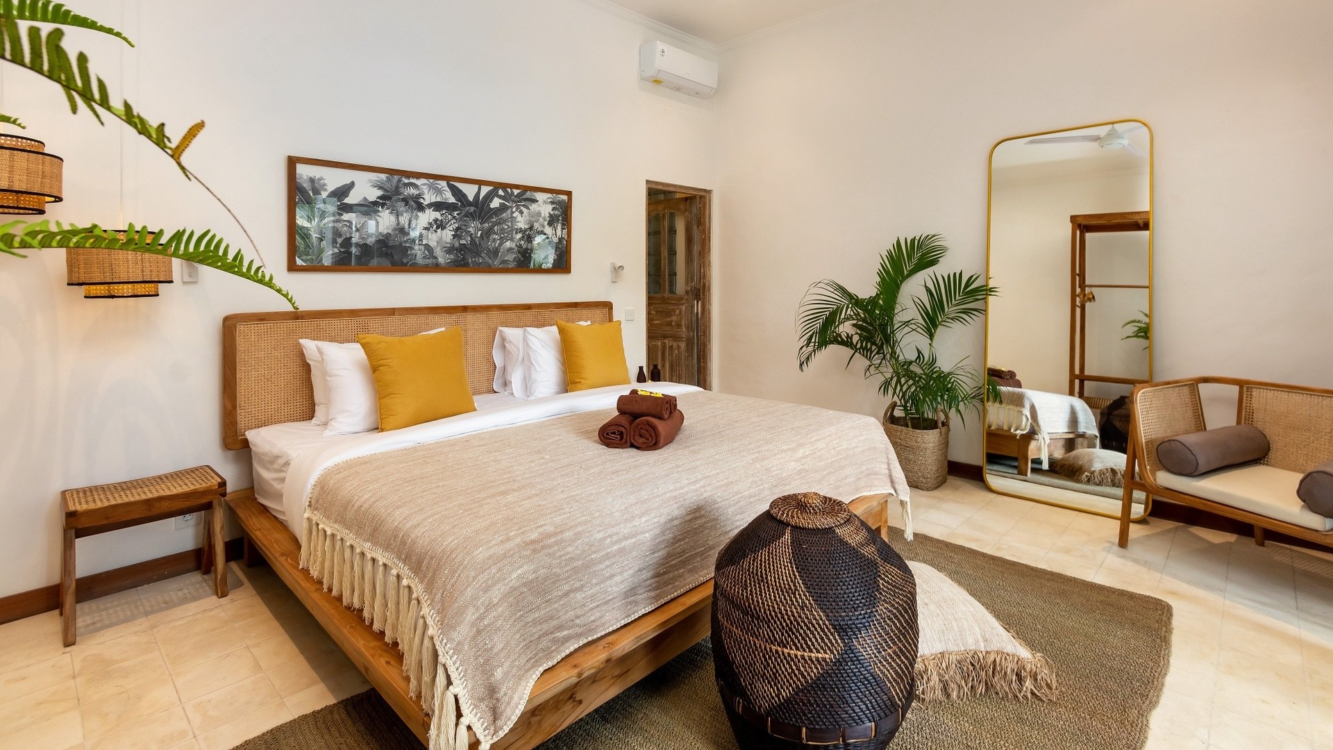 Muhteşem Havuz Alanına Sahip Rahat 4BR Villa, Bali Villa 2210