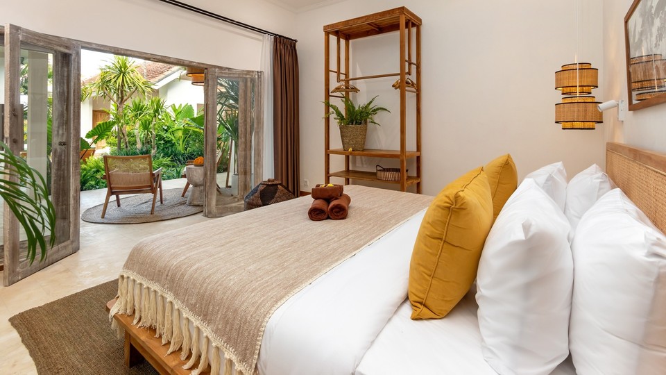 Muhteşem Havuz Alanına Sahip Rahat 4BR Villa, Bali Villa 2210