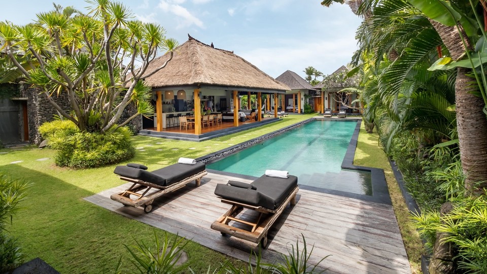 Neşeli 3BR Villa, Havuzlu ve Bahçeli, Bali Villa 2213