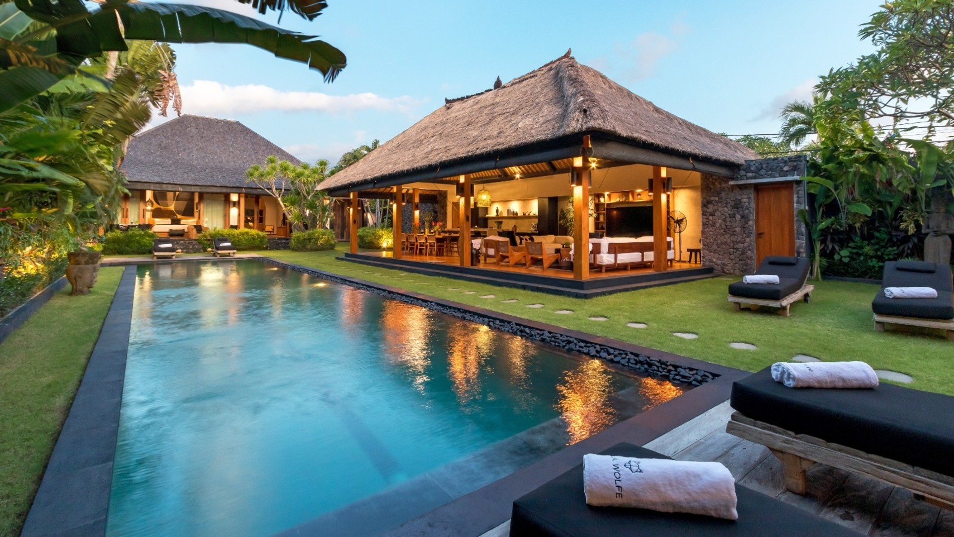 Neşeli 3BR Villa, Havuzlu ve Bahçeli, Bali Villa 2213