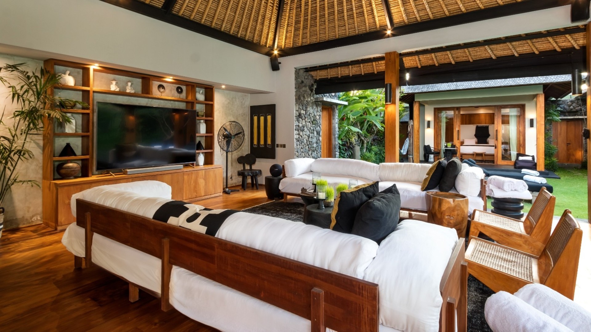 Neşeli 3BR Villa, Havuzlu ve Bahçeli, Bali Villa 2213