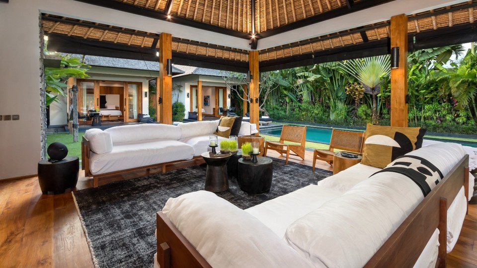 Neşeli 3BR Villa, Havuzlu ve Bahçeli, Bali Villa 2213