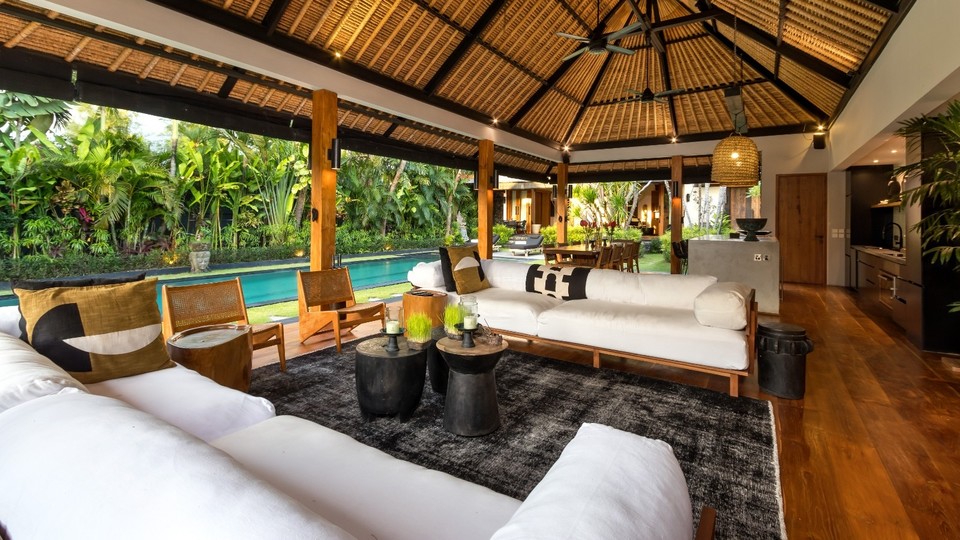 Neşeli 3BR Villa, Havuzlu ve Bahçeli, Bali Villa 2213