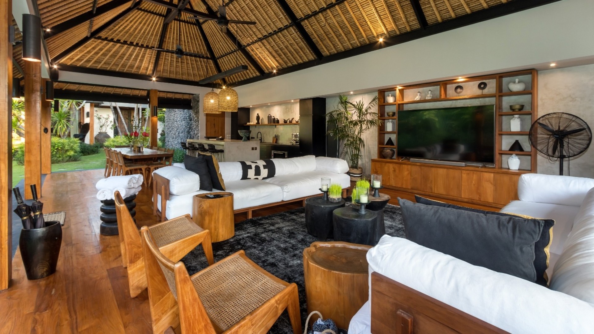 Neşeli 3BR Villa, Havuzlu ve Bahçeli, Bali Villa 2213