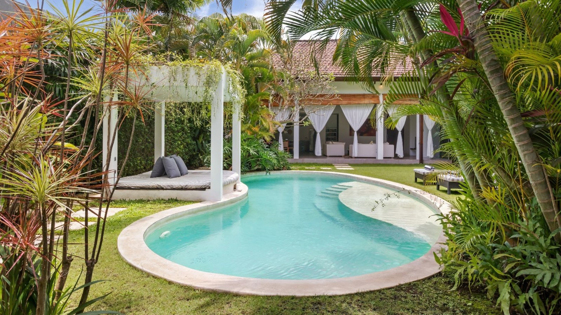 Rahat 2BR Villa W/Muhteşem Havuz Alanı, Bali Villa 2216