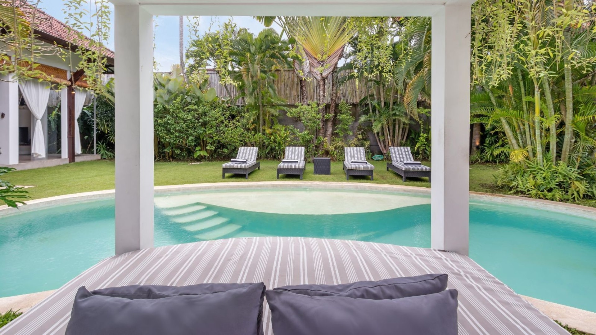 Rahat 2BR Villa W/Muhteşem Havuz Alanı, Bali Villa 2216