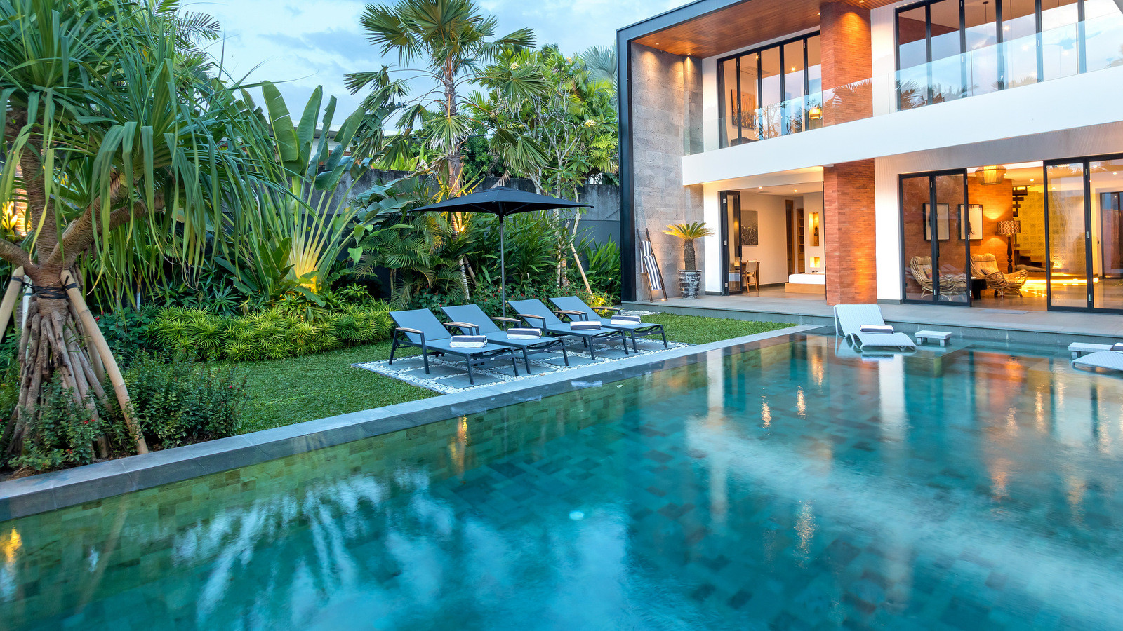 Neşeli 4BR Villa, Havuzlu ve Balkonlu, Bali Villa 2219