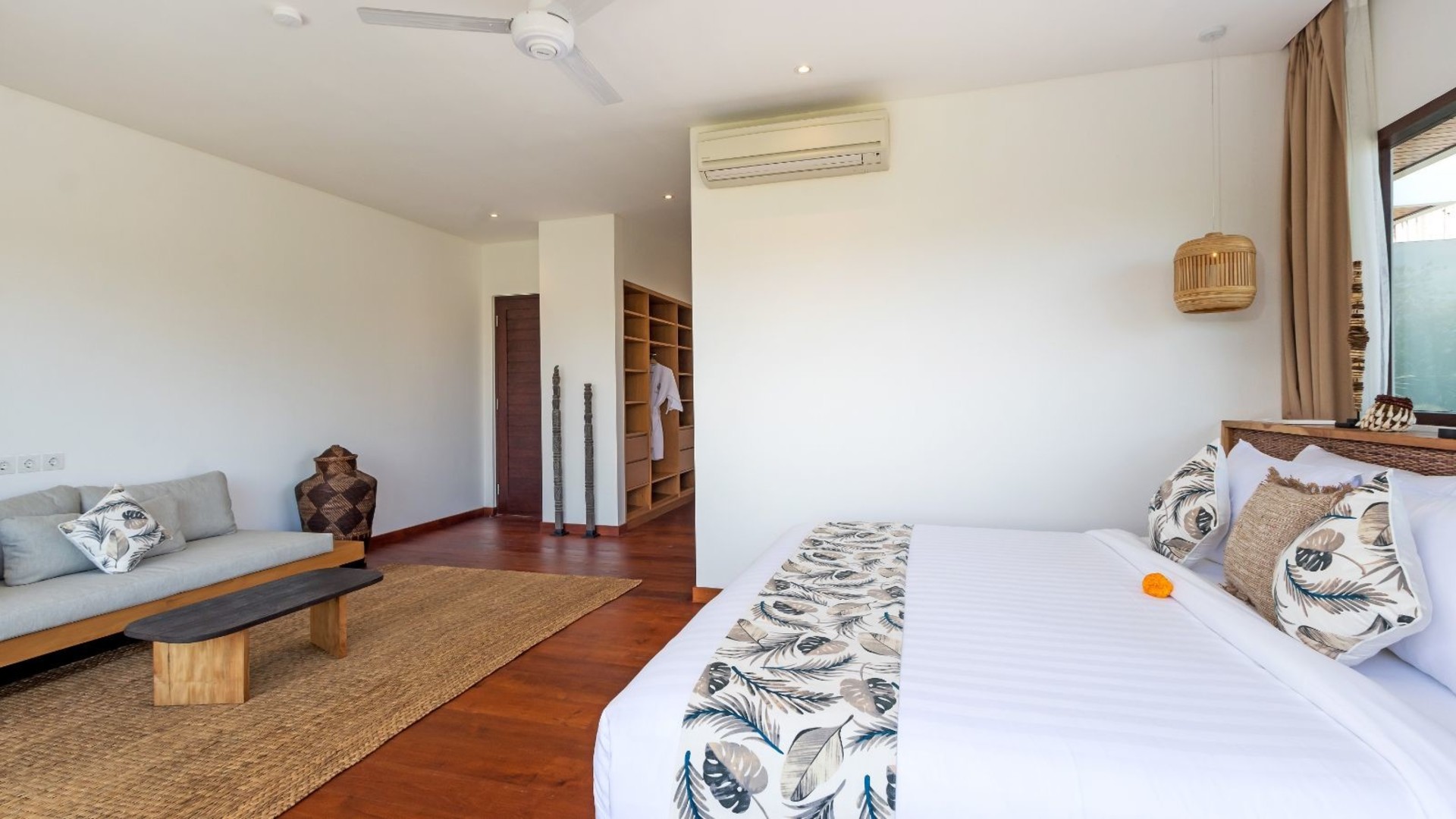 Modern 4BR Villa, Havuzlu ve Balkonlu, Bali Villa 2220
