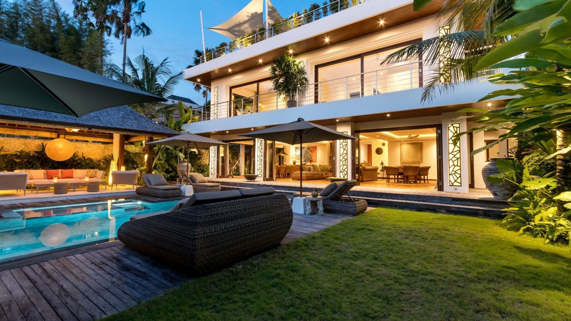 Modern 4BR Villa, Havuzlu ve Balkonlu, Bali Villa 2220