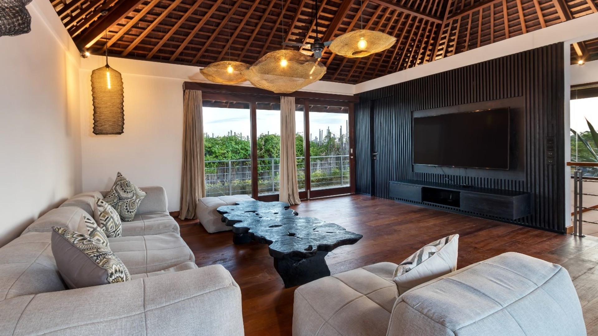 Modern 4BR Villa, Havuzlu ve Balkonlu, Bali Villa 2220