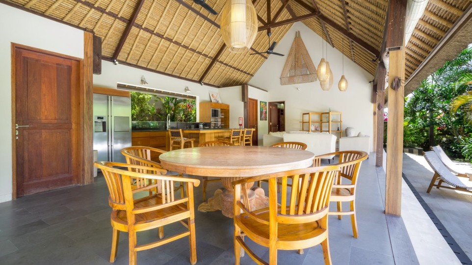 Geniş 2BR Villa, Havuzlu ve Bahçeli, Bali Villa 2227