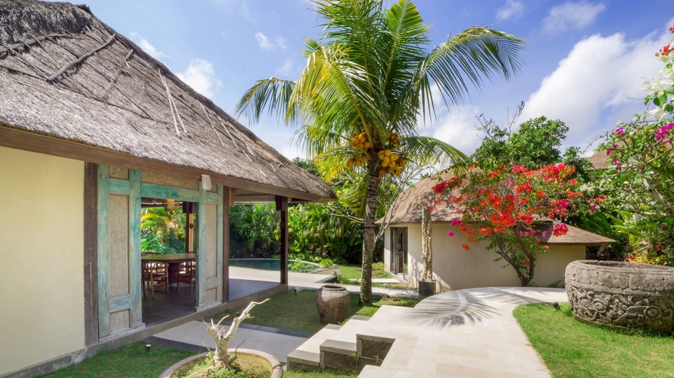 Geniş 2BR Villa, Havuzlu ve Bahçeli, Bali Villa 2227