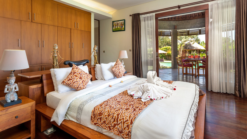 Geniş 4BR Villa, Havuzlu ve Bahçeli, Bali Villa 2233