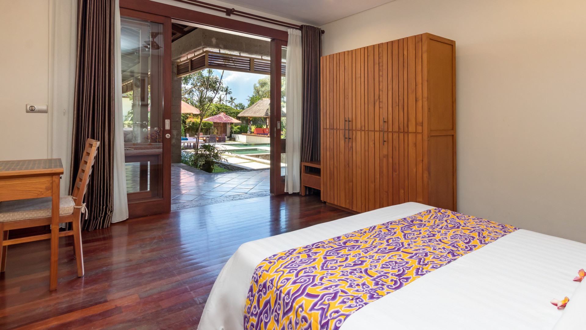 Geniş 4BR Villa, Havuzlu ve Bahçeli, Bali Villa 2233