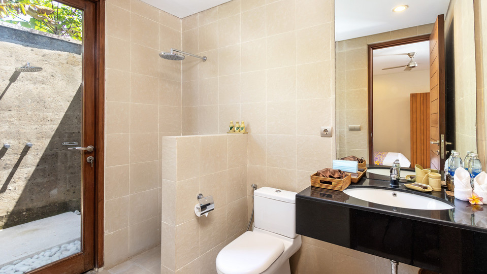 Geniş 4BR Villa, Havuzlu ve Bahçeli, Bali Villa 2233
