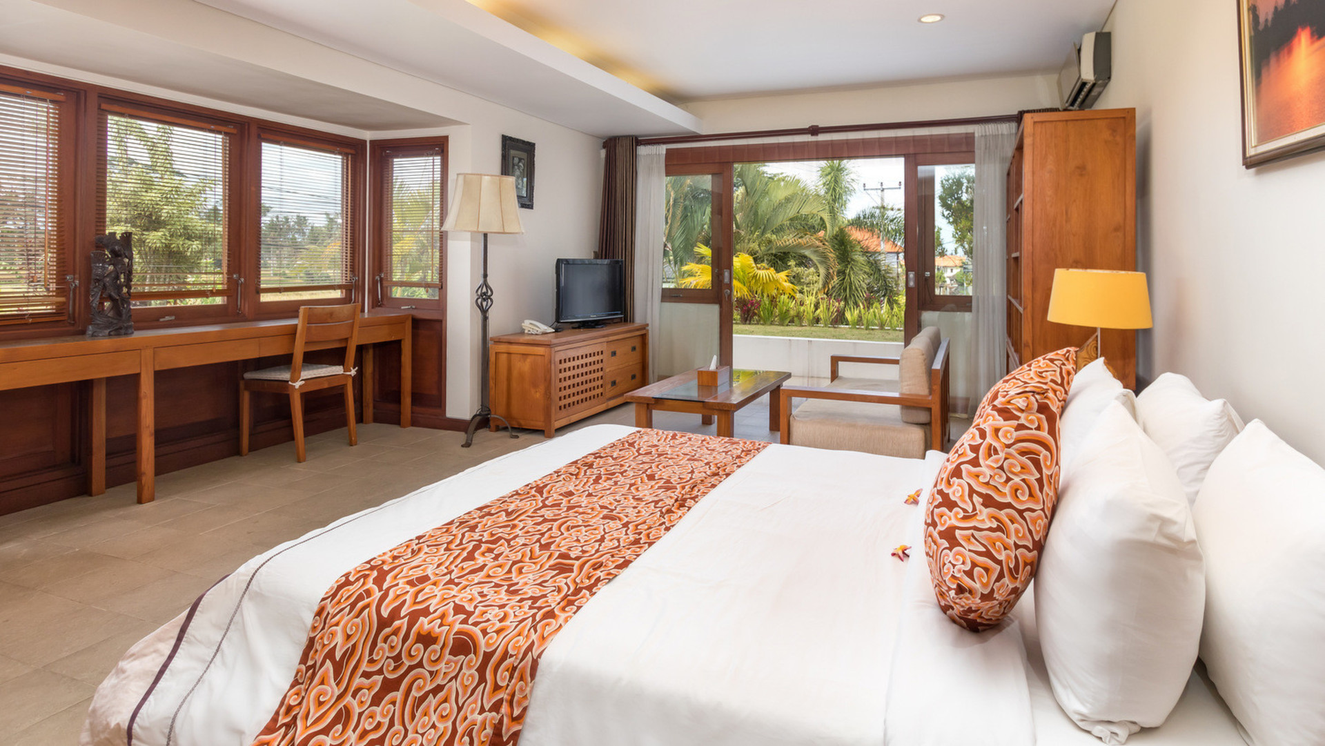 Geniş 4BR Villa, Havuzlu ve Bahçeli, Bali Villa 2233