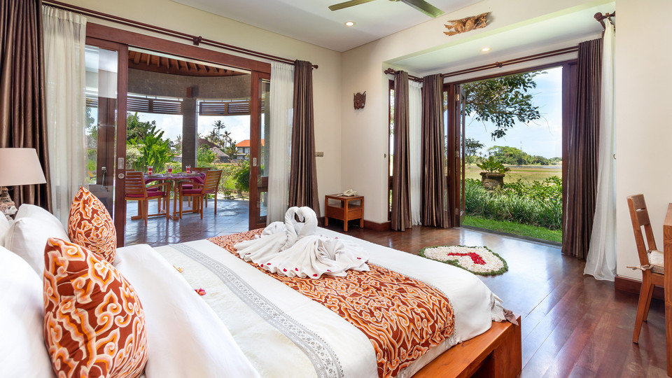 Geniş 4BR Villa, Havuzlu ve Bahçeli, Bali Villa 2233