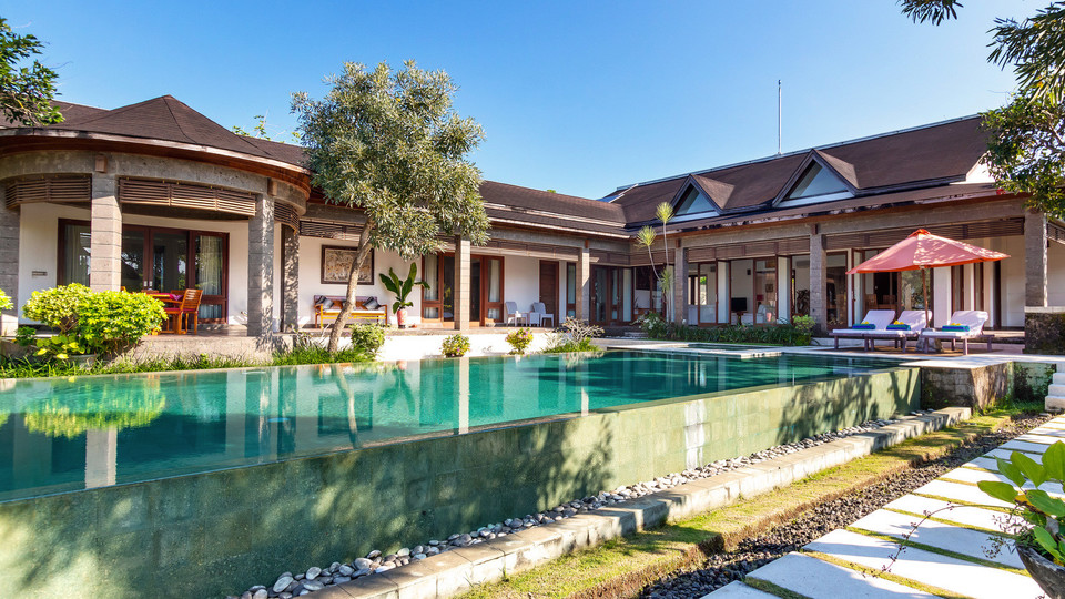 Geniş 4BR Villa, Havuzlu ve Bahçeli, Bali Villa 2233