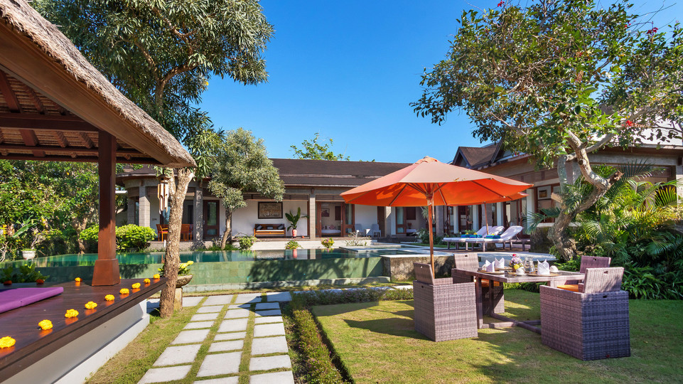 Geniş 4BR Villa, Havuzlu ve Bahçeli, Bali Villa 2233
