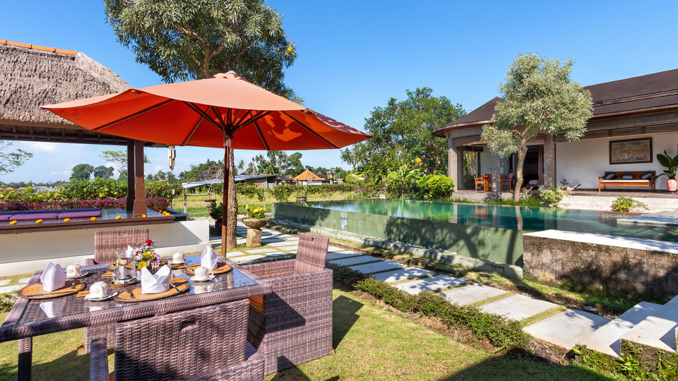 Geniş 4BR Villa, Havuzlu ve Bahçeli, Bali Villa 2233