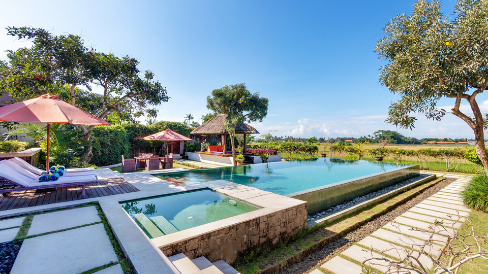 Geniş 4BR Villa, Havuzlu ve Bahçeli, Bali Villa 2233