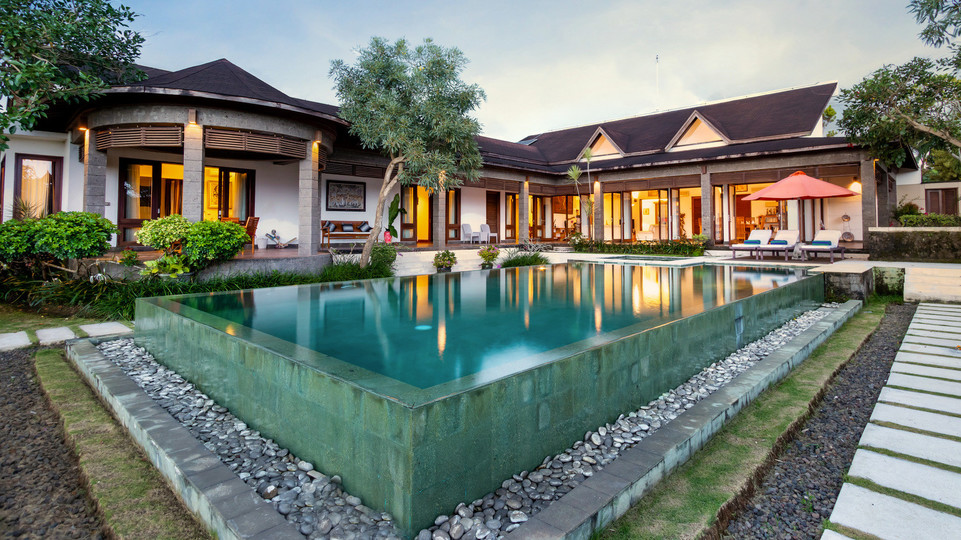 Geniş 4BR Villa, Havuzlu ve Bahçeli, Bali Villa 2233