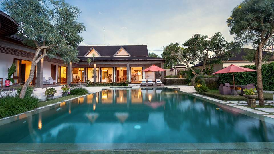 Geniş 4BR Villa, Havuzlu ve Bahçeli, Bali Villa 2233