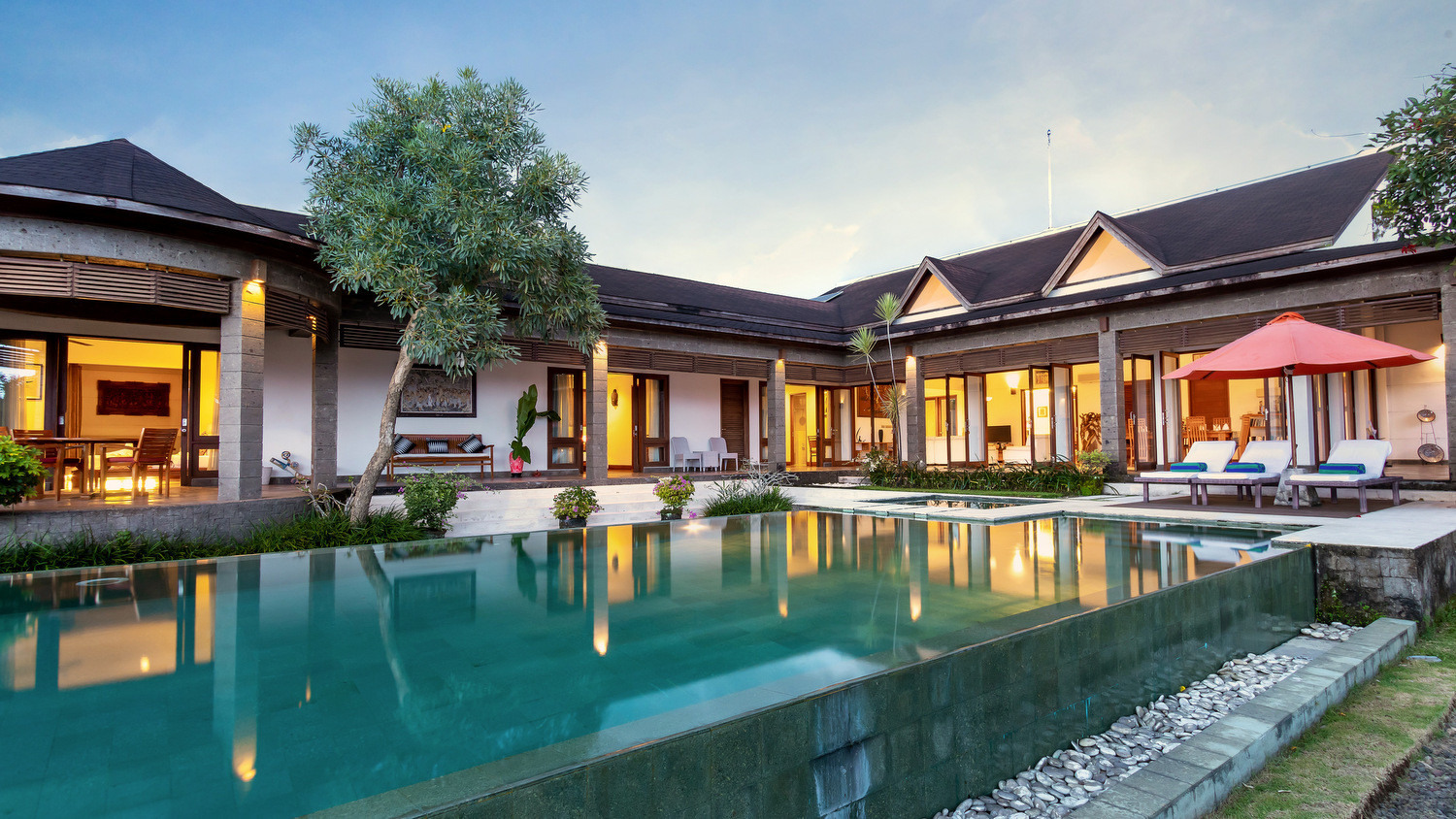 Geniş 4BR Villa, Havuzlu ve Bahçeli, Bali Villa 2233