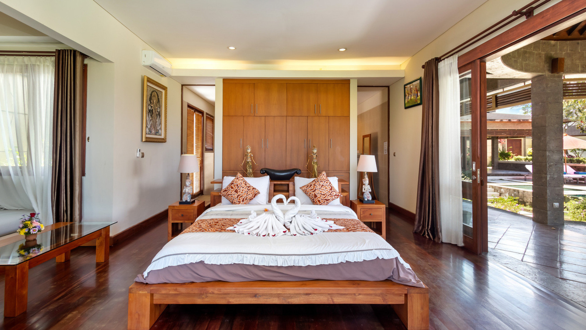 Geniş 4BR Villa, Havuzlu ve Bahçeli, Bali Villa 2233
