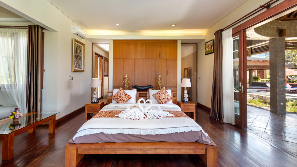 Geniş 4BR Villa, Havuzlu ve Bahçeli, Bali Villa 2233