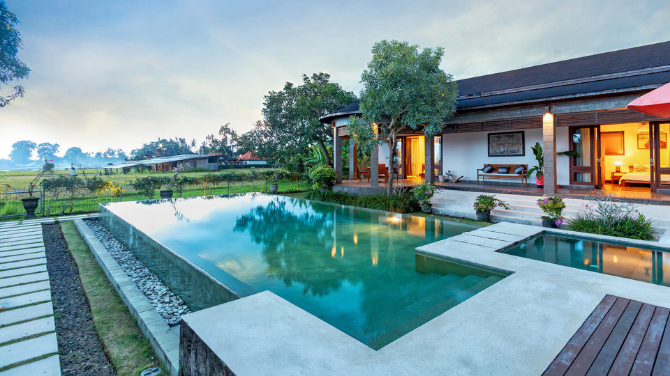 Geniş 4BR Villa, Havuzlu ve Bahçeli, Bali Villa 2233