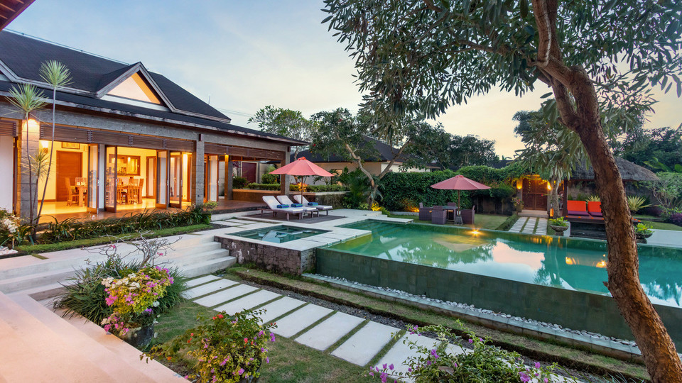 Geniş 4BR Villa, Havuzlu ve Bahçeli, Bali Villa 2233