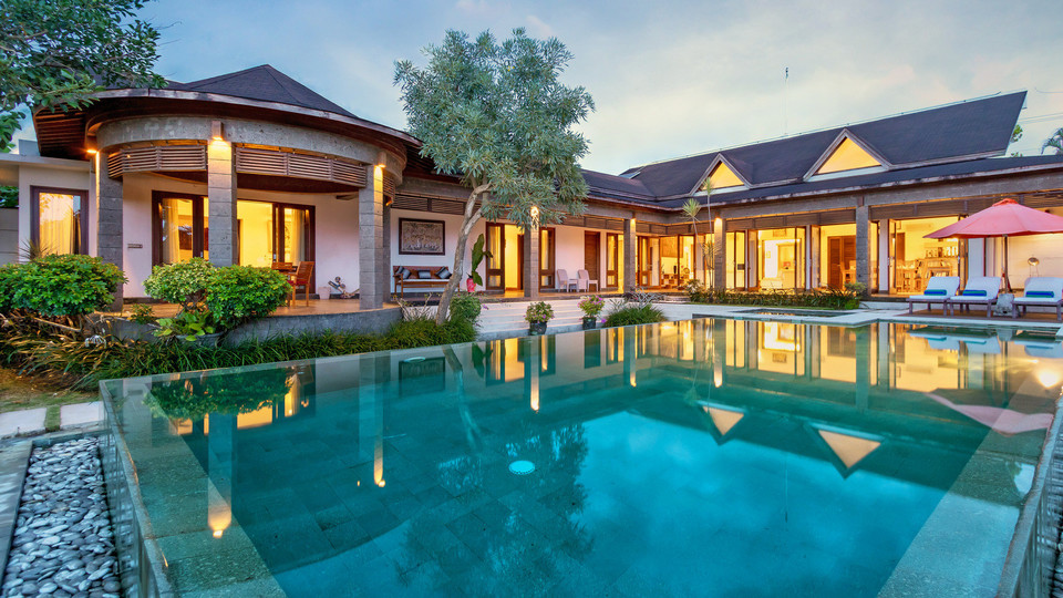 Geniş 4BR Villa, Havuzlu ve Bahçeli, Bali Villa 2233