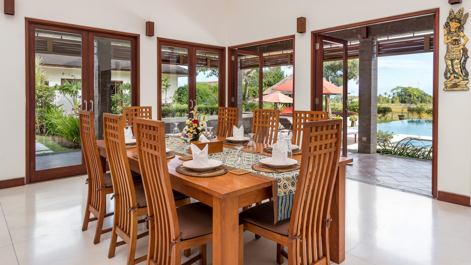 Geniş 4BR Villa, Havuzlu ve Bahçeli, Bali Villa 2233