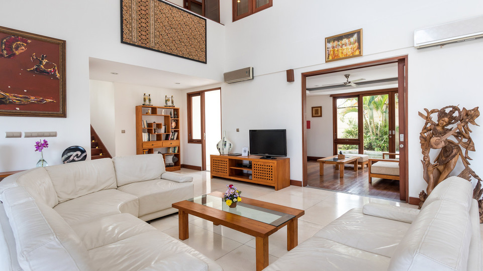 Geniş 4BR Villa, Havuzlu ve Bahçeli, Bali Villa 2233