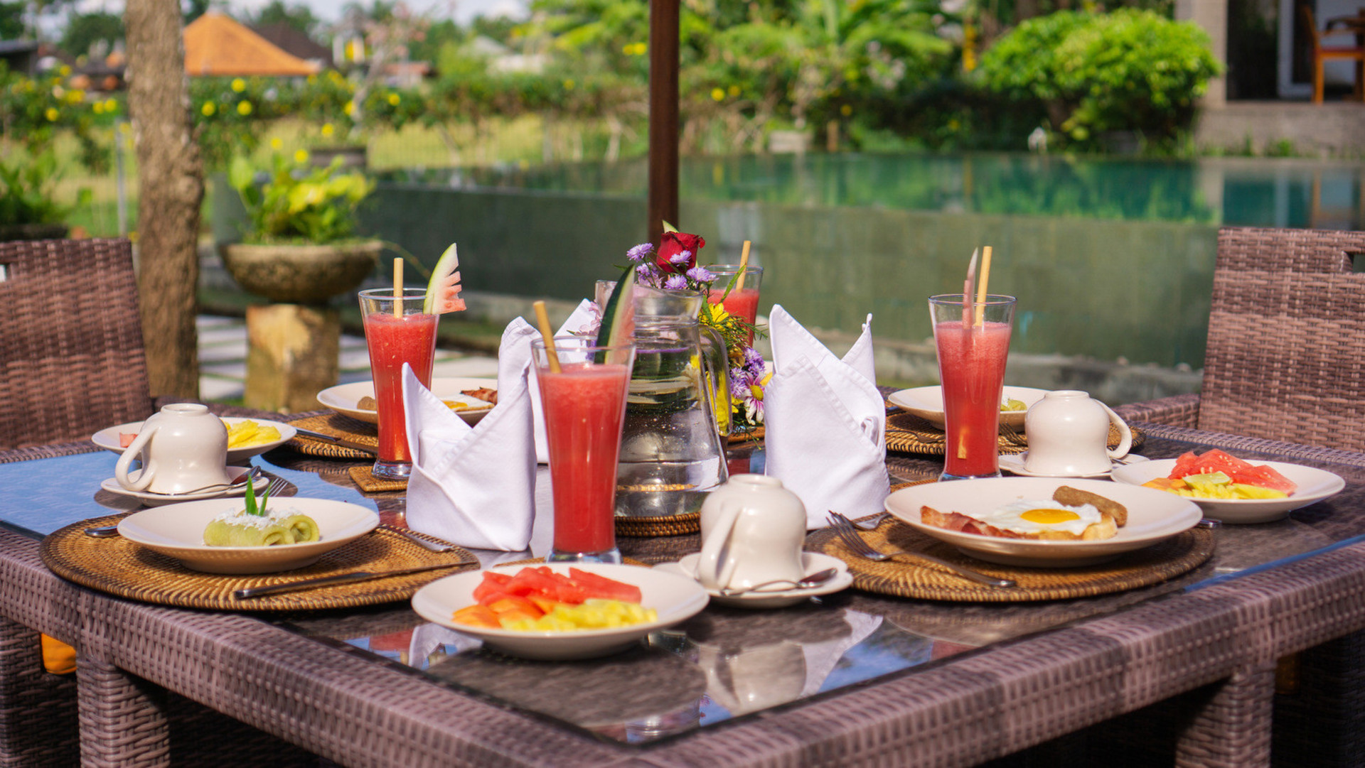 Geniş 4BR Villa, Havuzlu ve Bahçeli, Bali Villa 2233
