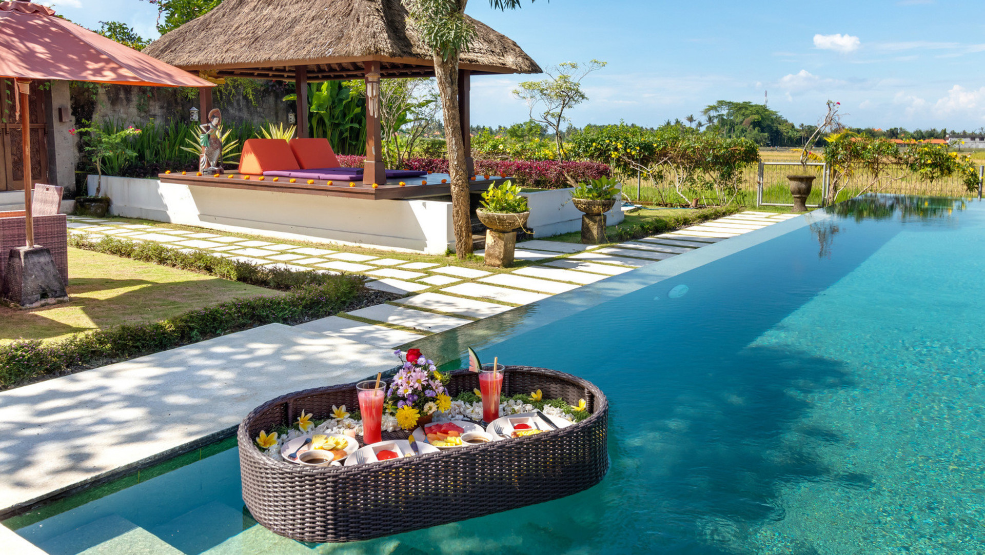 Geniş 4BR Villa, Havuzlu ve Bahçeli, Bali Villa 2233