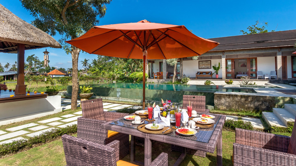 Geniş 4BR Villa, Havuzlu ve Bahçeli, Bali Villa 2233