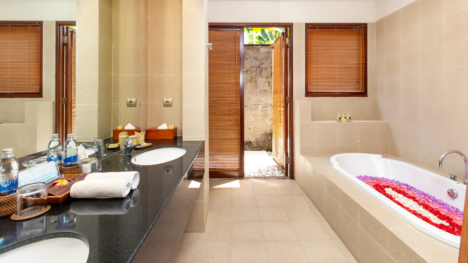Geniş 4BR Villa, Havuzlu ve Bahçeli, Bali Villa 2233