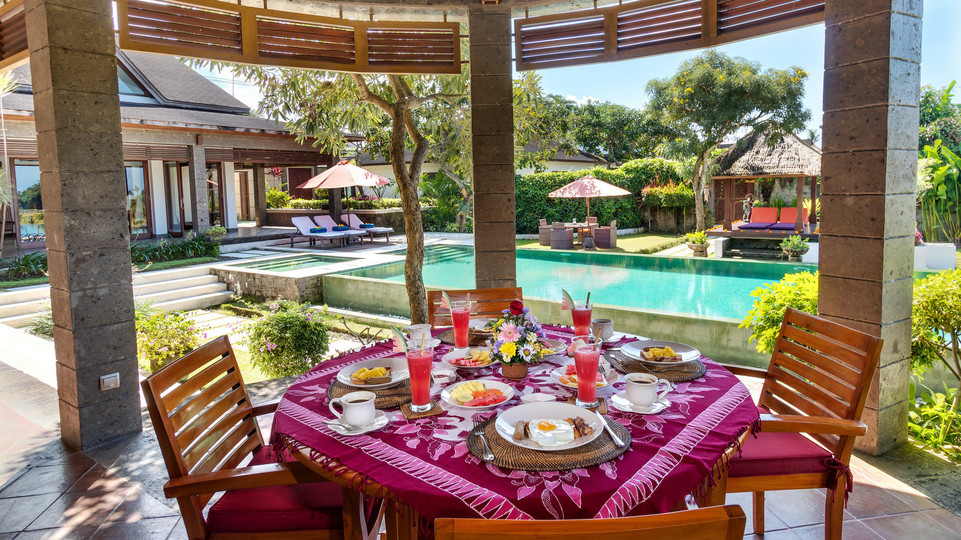 Geniş 4BR Villa, Havuzlu ve Bahçeli, Bali Villa 2233