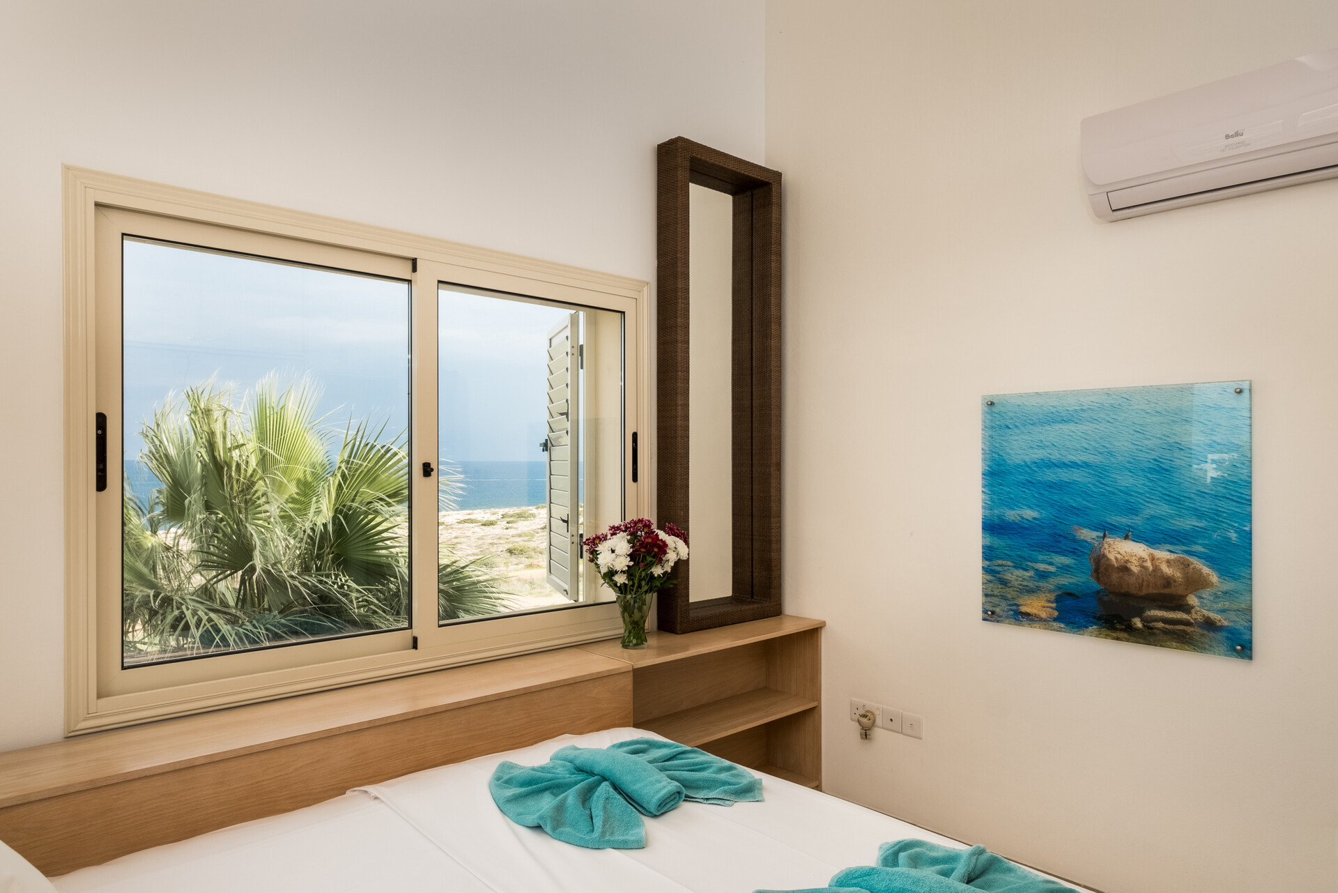 Ailenizin Protaras'taki Bu Lüks Çağdaş Tarzdaki Villayı Kiraladığını Hayal Edin, Protaras Villa 1718