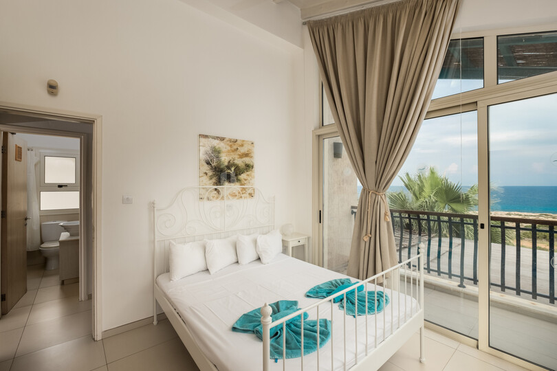 Ailenizin Protaras'taki Bu Lüks Çağdaş Tarzdaki Villayı Kiraladığını Hayal Edin, Protaras Villa 1718