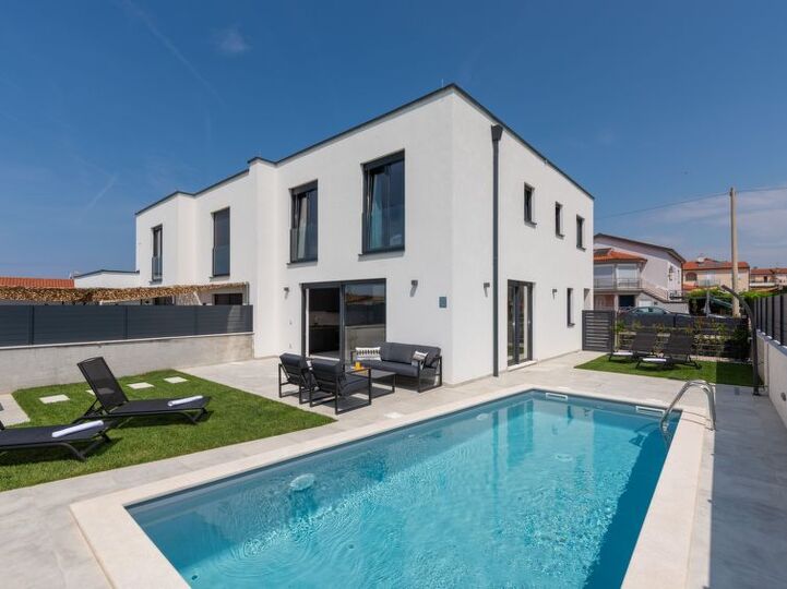 Deniz Kenarında Mutluluk: Novigrad'da 3 Yatak Odalı Villa, 1265, Novigrad , Croatia