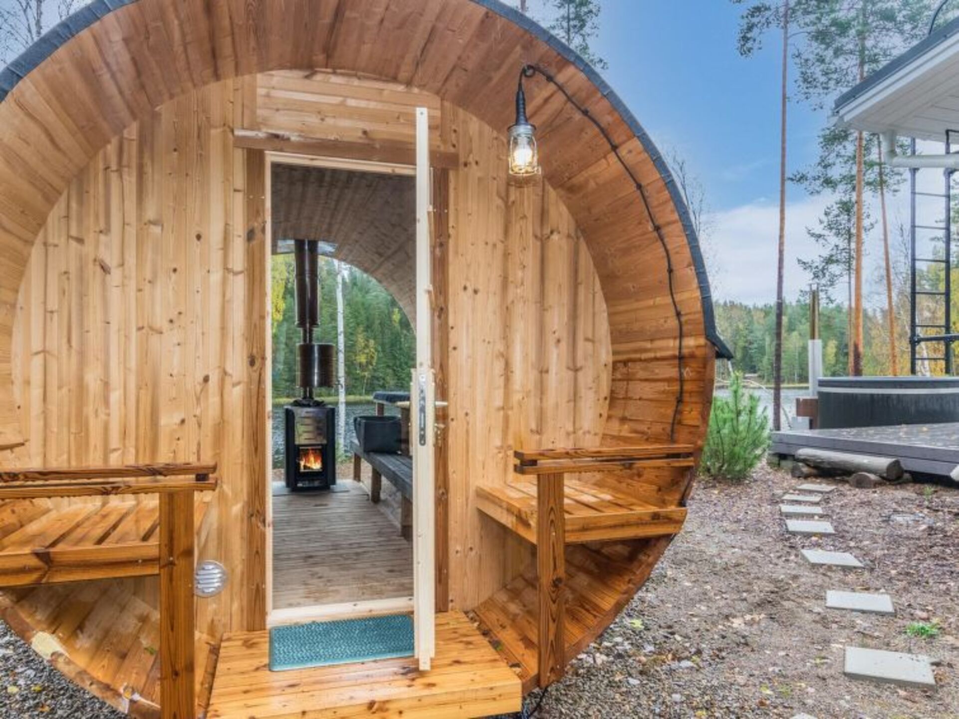 Whispering Pines: Konforlu 2 Yatak Odalı Villa, 1045