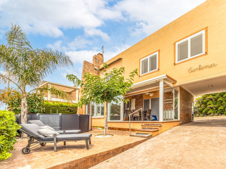 Okyanus Manzaralı Şık 4 Yatak Odalı Villa, 1019, Torredembarra, Spain
