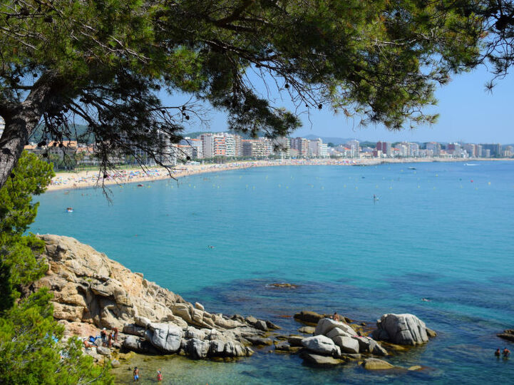 Costa Brava Rüyası: Muhteşem 4 Yatak Odalı Villa, 1080