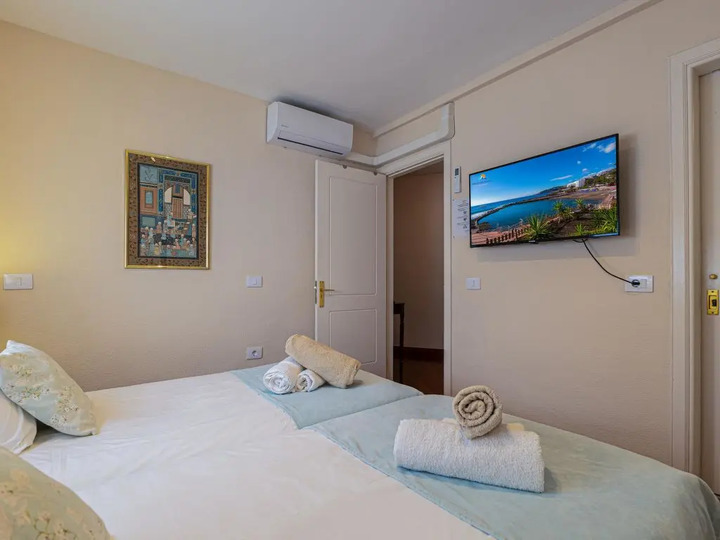 Kanarya Adaları'nda 4 Yatak Odalı Villa, 1077